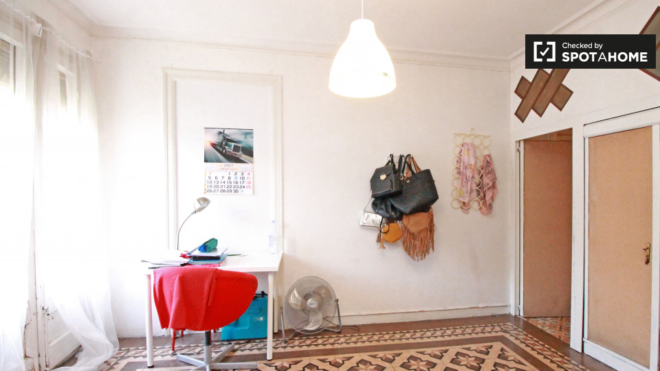 Double room Barcelona, 5 beds, 90m² — photo 4