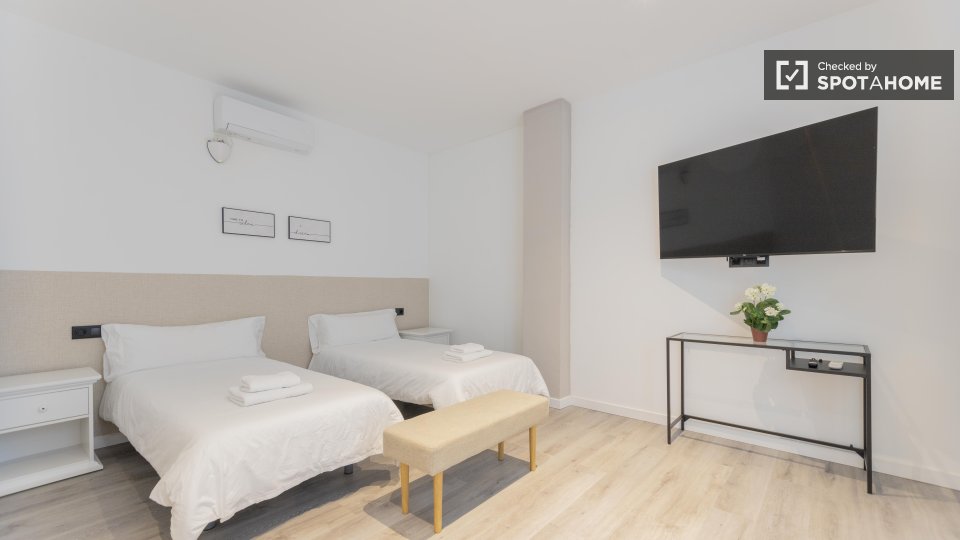 Apartment Valencia, 2 beds, 129m² — photo 26