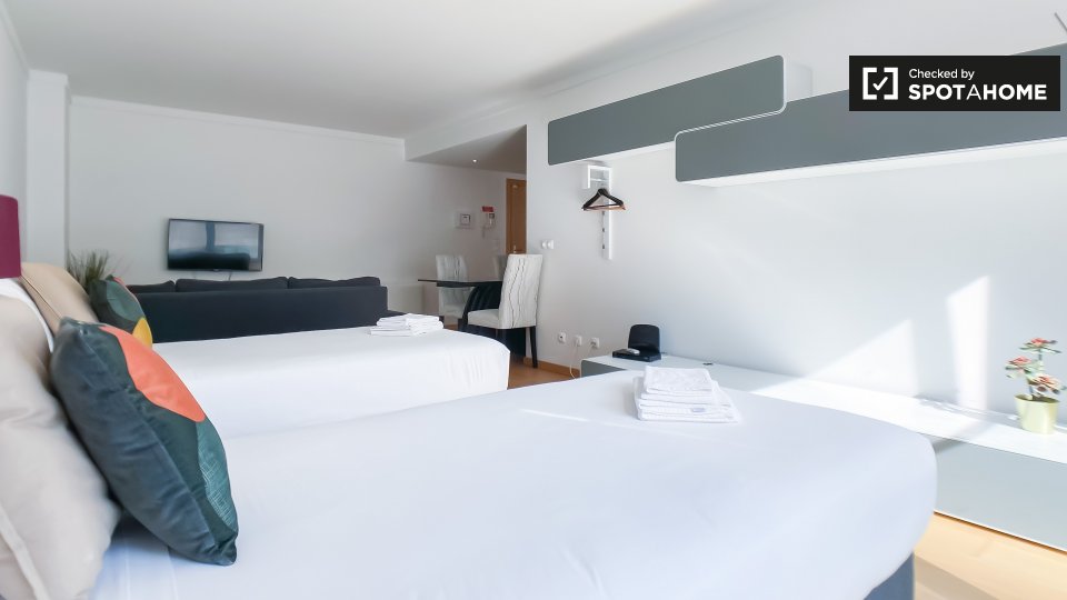 Apartment Lisbon, 2 beds — photo 18