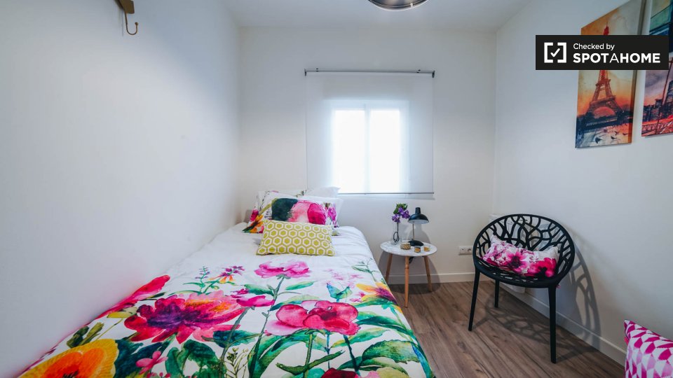 Double room Madrid, 3 beds, 75m² — photo 1