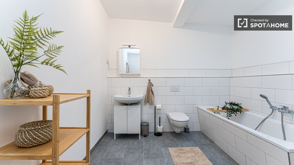 Double room Berlin, 5 beds, 105m² — photo 16