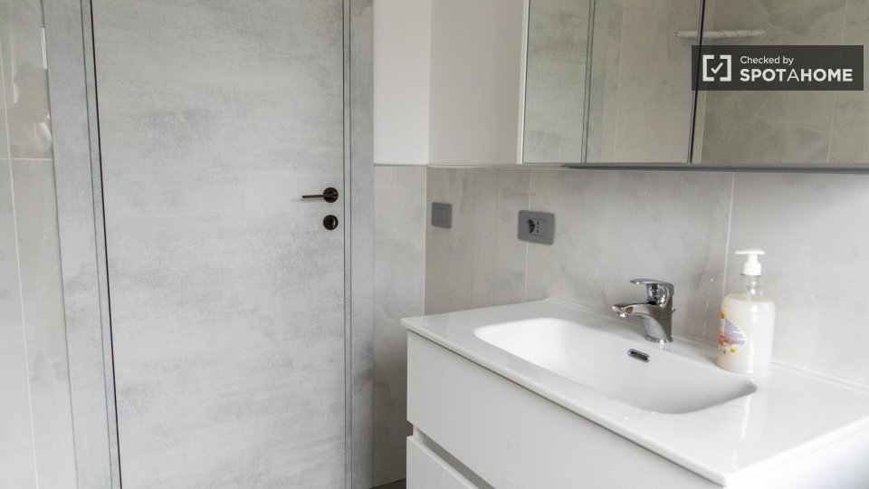 Double room Rome, 3 beds, 93m² — photo 26