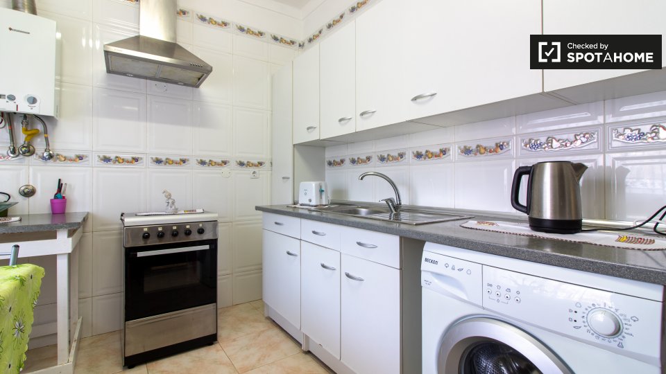 Double room Lisbon, 10 beds, 80m² — photo 19