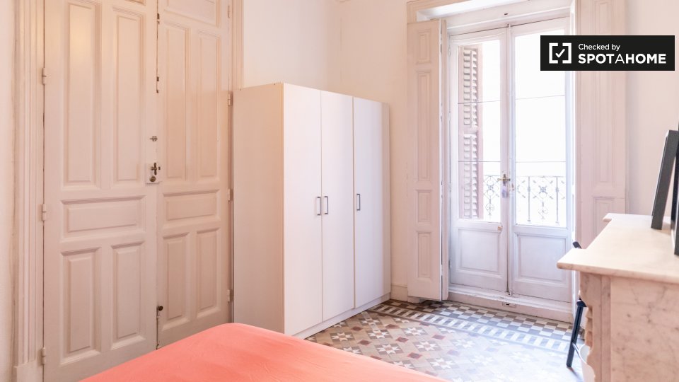 Double room Madrid, 10 beds, 220m² — photo 3