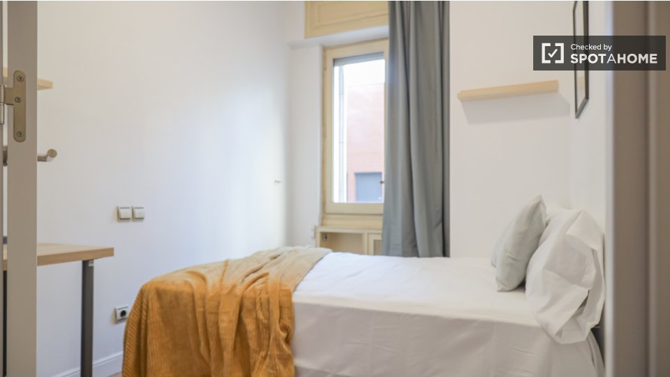 Double room Madrid, 18 beds — photo 13