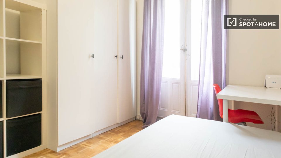 Double room Madrid, 5 beds — photo 13