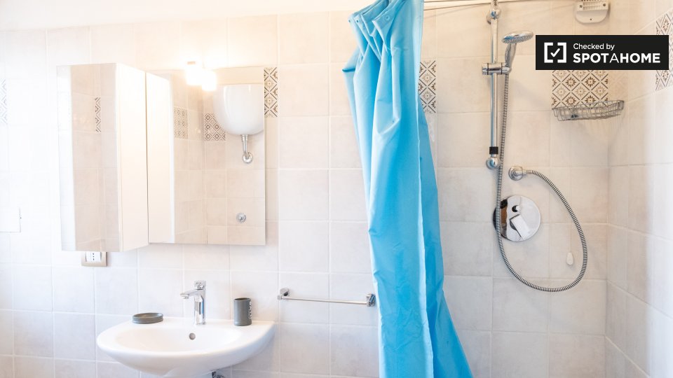 Double room Rome, 3 beds, 105m² — photo 6