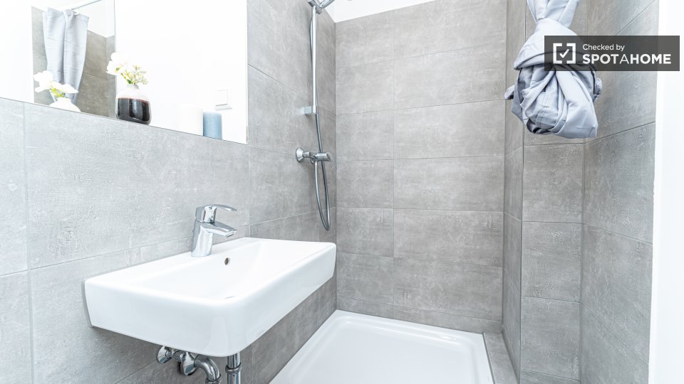 Double room Berlin, 9 beds, 158m² — photo 13