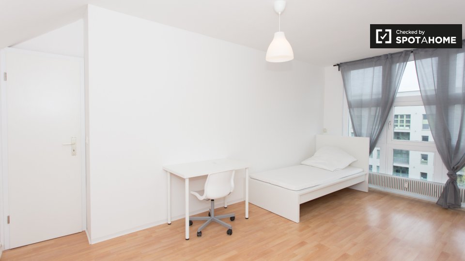Double room Berlin, 3 beds, 67m² — photo 3