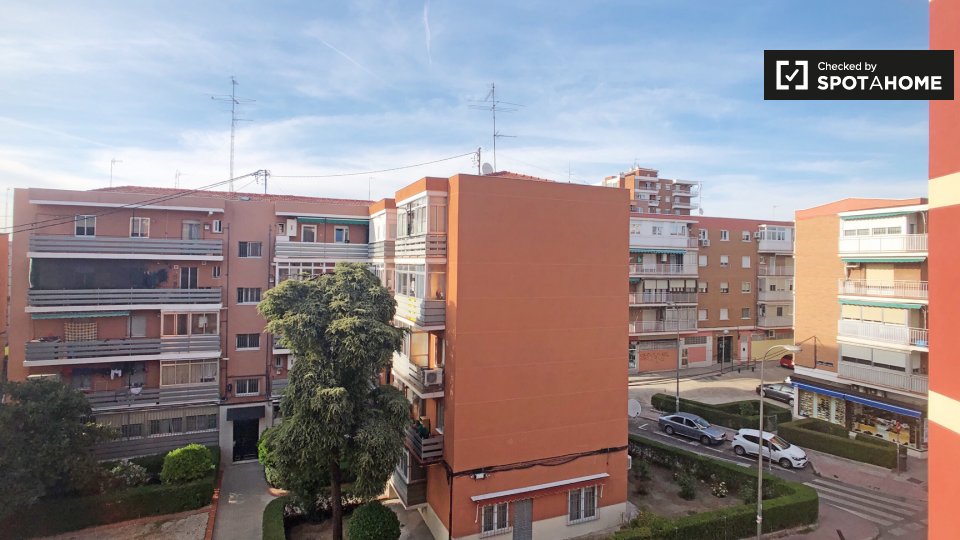 Double room Madrid, 3 beds, 50m² — photo 7