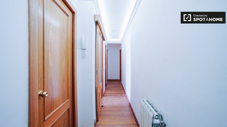 Double room Madrid, 4 beds, 70m² — photo 15