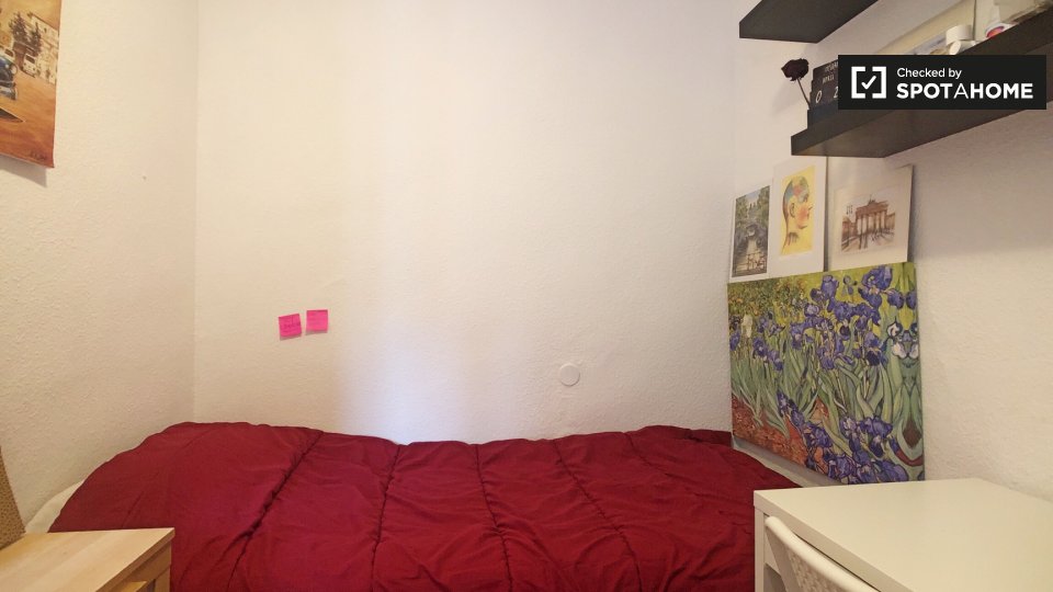 Double room Madrid, 3 beds, 50m² — photo 2