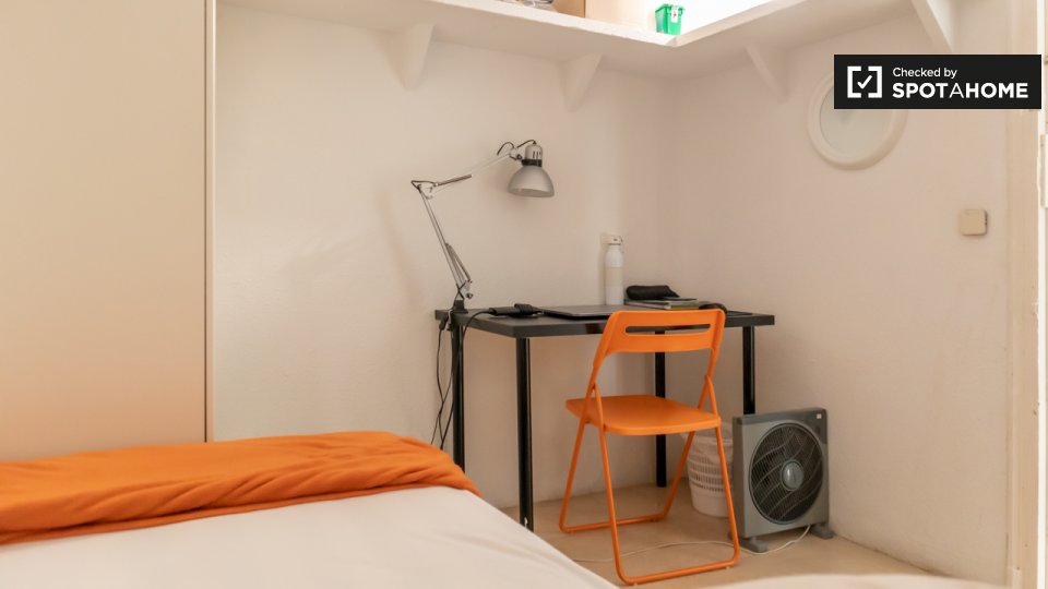 Double room Madrid, 6 beds — photo 3
