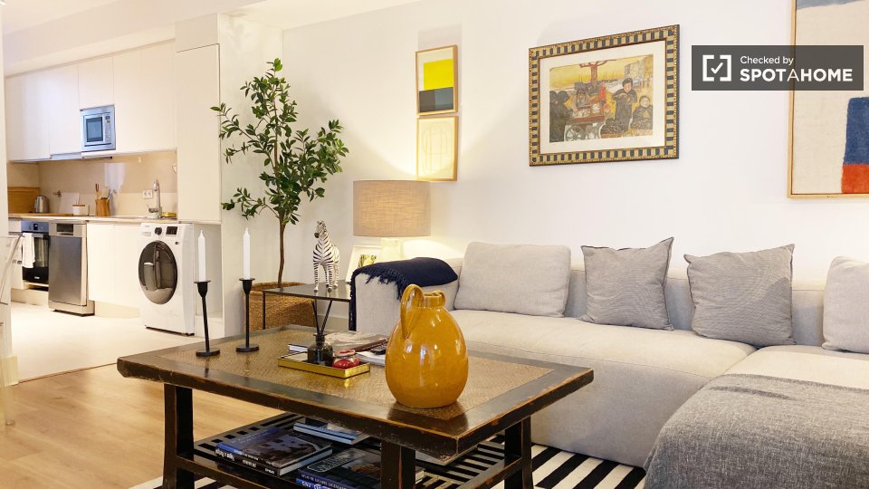 Apartment Lisbon, 1 bed, 82m² — photo 23