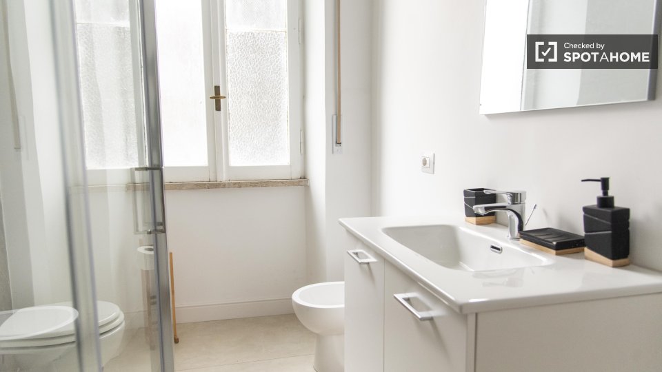 Double room Rome, 3 beds — photo 12