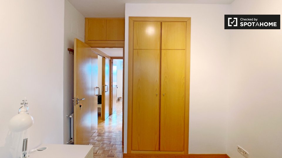 Double room Madrid, 4 beds, 90m² — photo 2