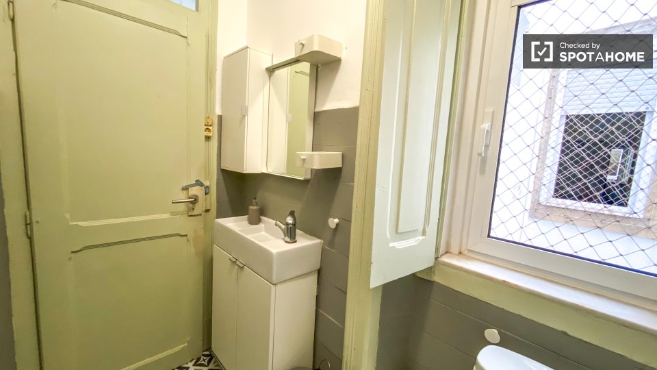 Double room Lisbon, 6 beds — photo 16