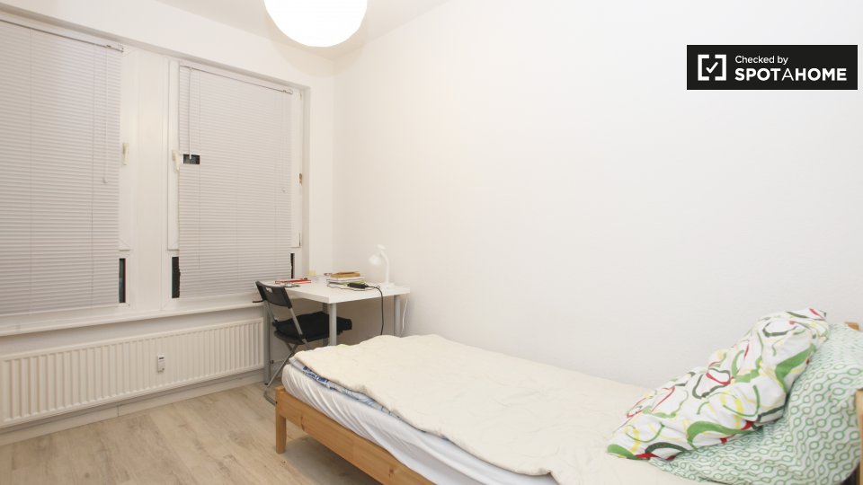 Double room Berlin, 4 beds, 89m² — photo 7