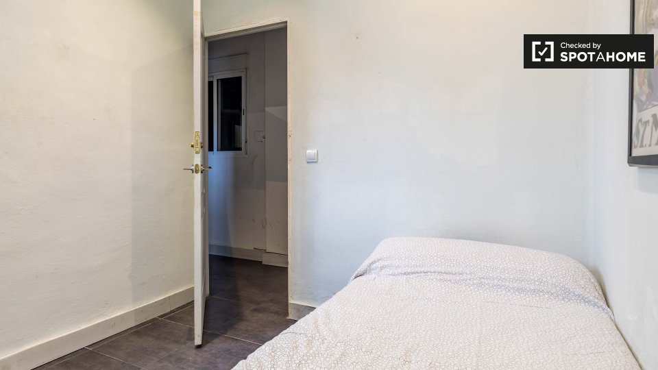 Double room Valencia, 6 beds, 100m² — photo 1