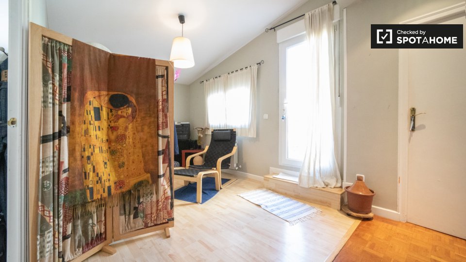 Double room Madrid, 5 beds, 150m² — photo 9