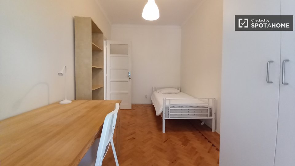 Double room Lisbon, 2 beds, 60m² — photo 14