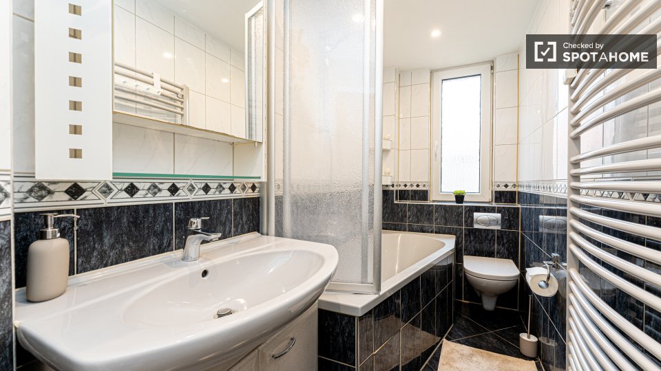 Double room Berlin, 3 beds, 56m² — photo 11