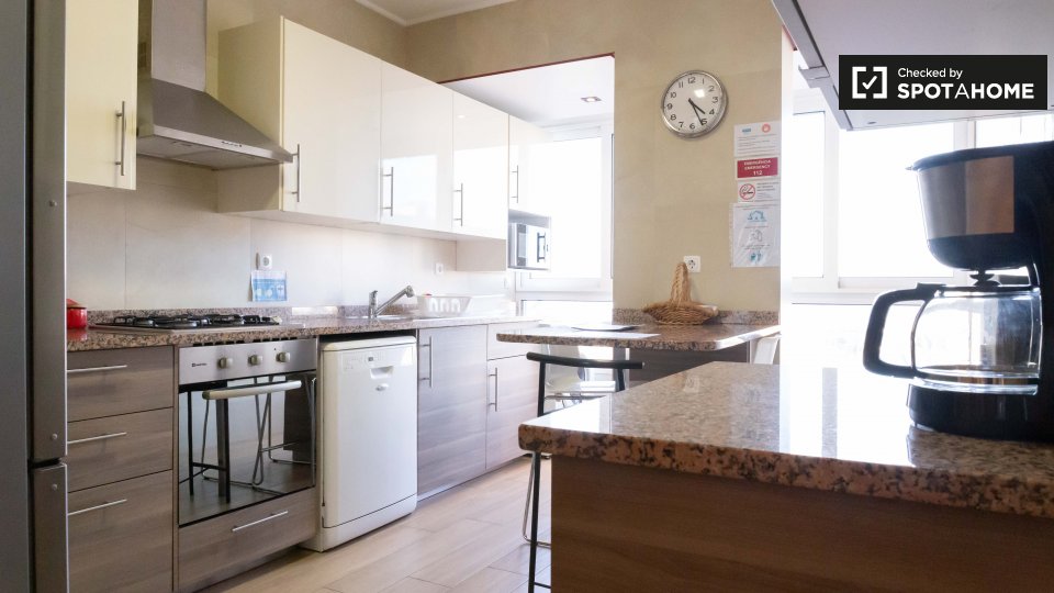 Apartment Lisbon, 3 beds, 130m² — photo 18