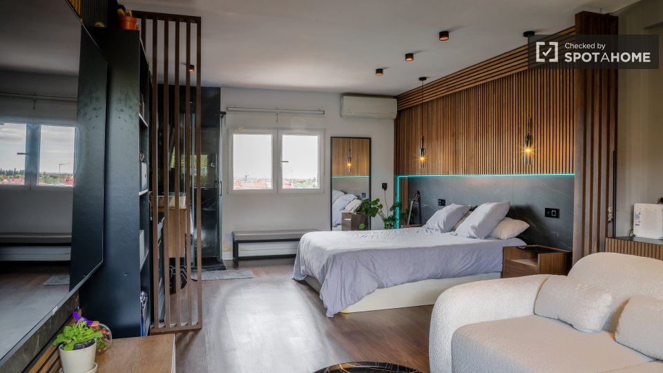 Habitación en piso compartido en alquiler en Lucero, Madrid