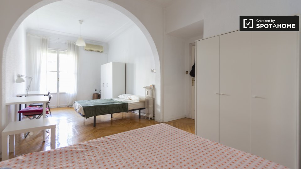 Double room Madrid, 8 beds, 200m² — photo 4