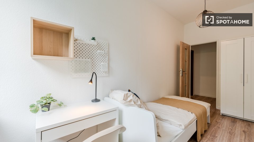 Double room Berlin, 5 beds, 86m² — photo 14
