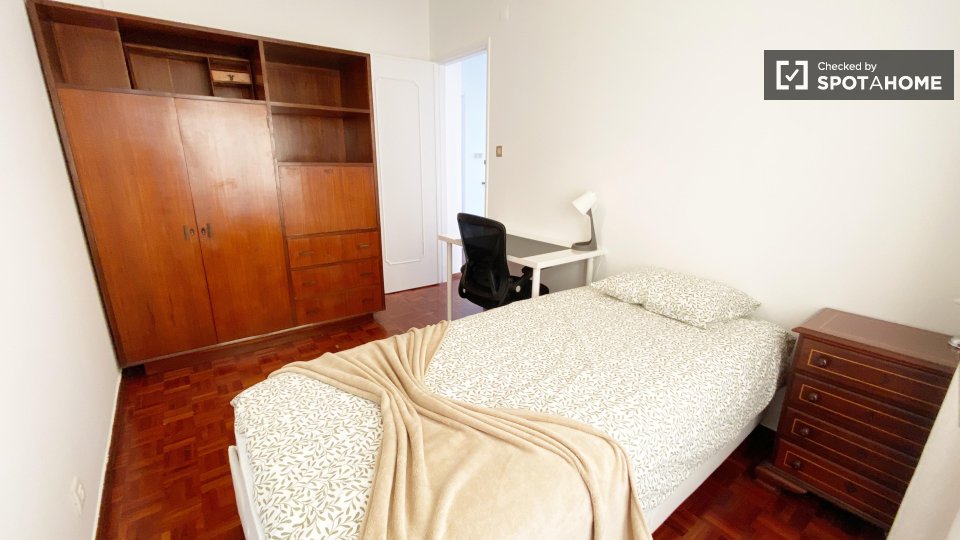 Double room Lisbon, 6 beds — photo 10
