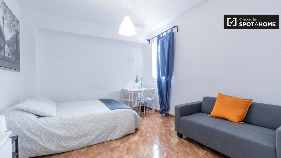 Double room Valencia, 4 beds, 100m² — photo 3