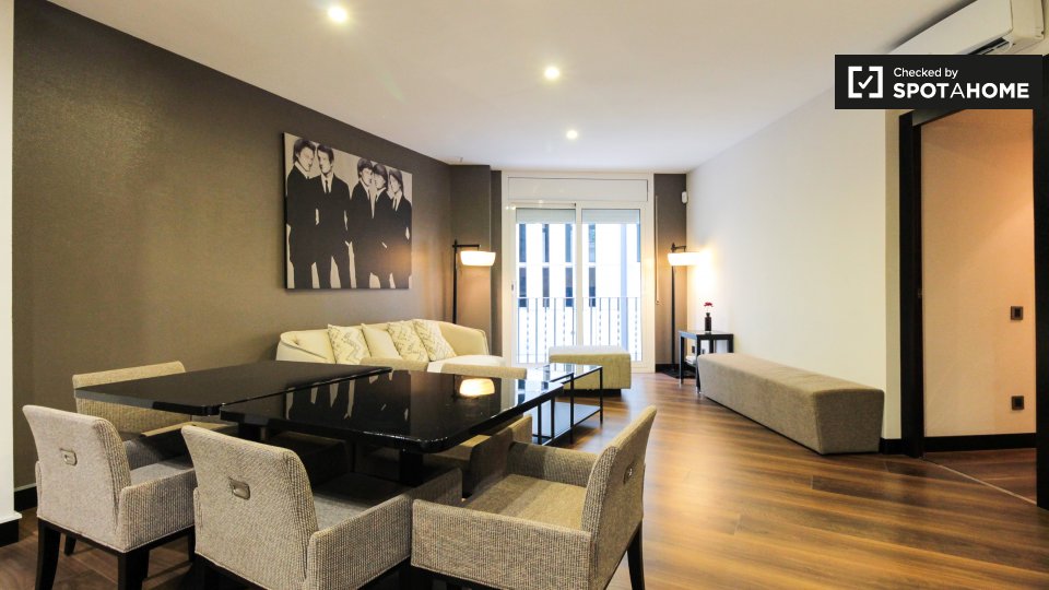 Apartment Barcelona, 4 beds, 95m² — photo 1
