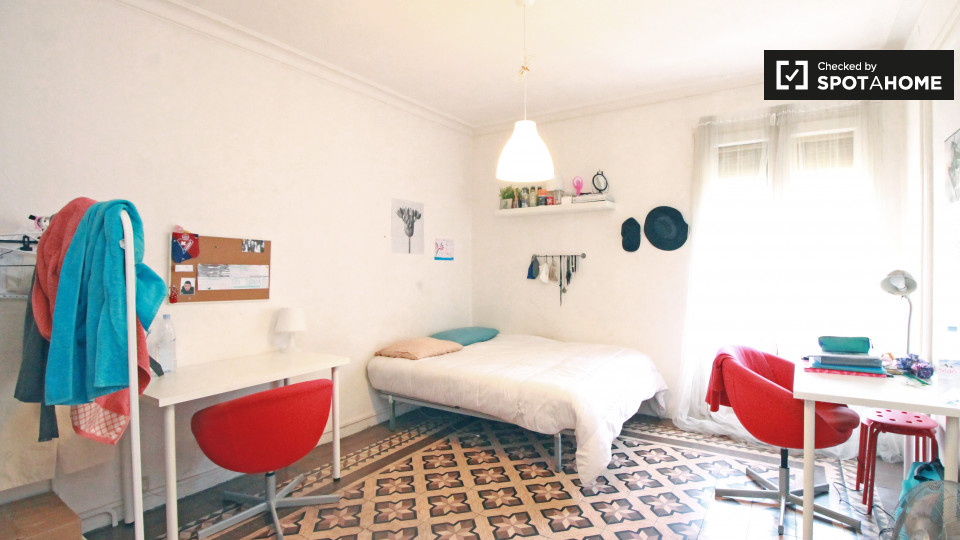 Double room Barcelona, 5 beds, 90m² — photo 2