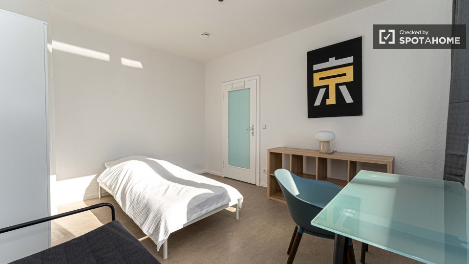 Double room Berlin, 4 beds, 68m² — photo 10