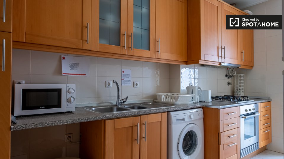Double room Lisbon, 6 beds — photo 12