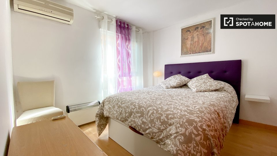 Double room Valencia, 3 beds, 75m² — photo 4