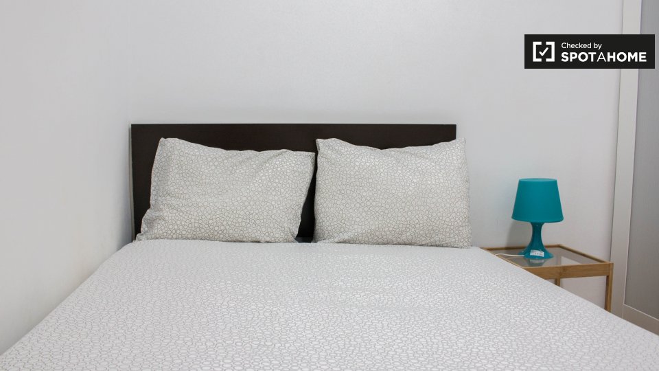 Double room Barcelona, 3 beds, 60m² — photo 4