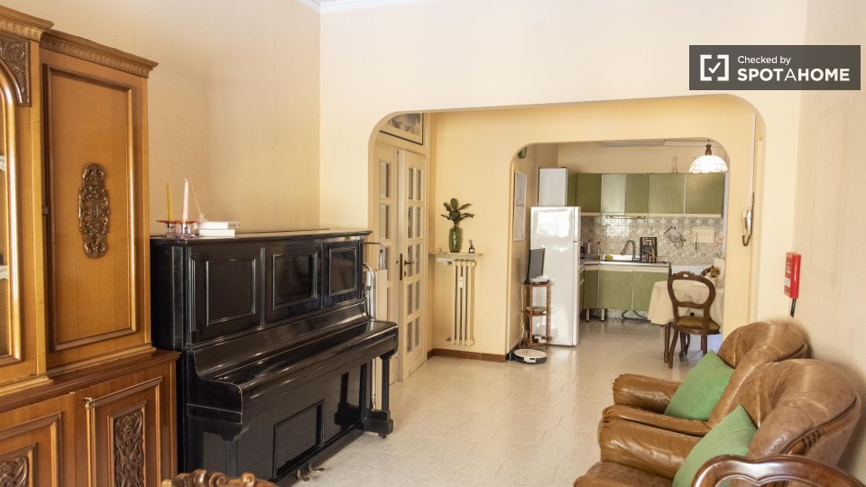 Double room Rome, 3 beds — photo 11