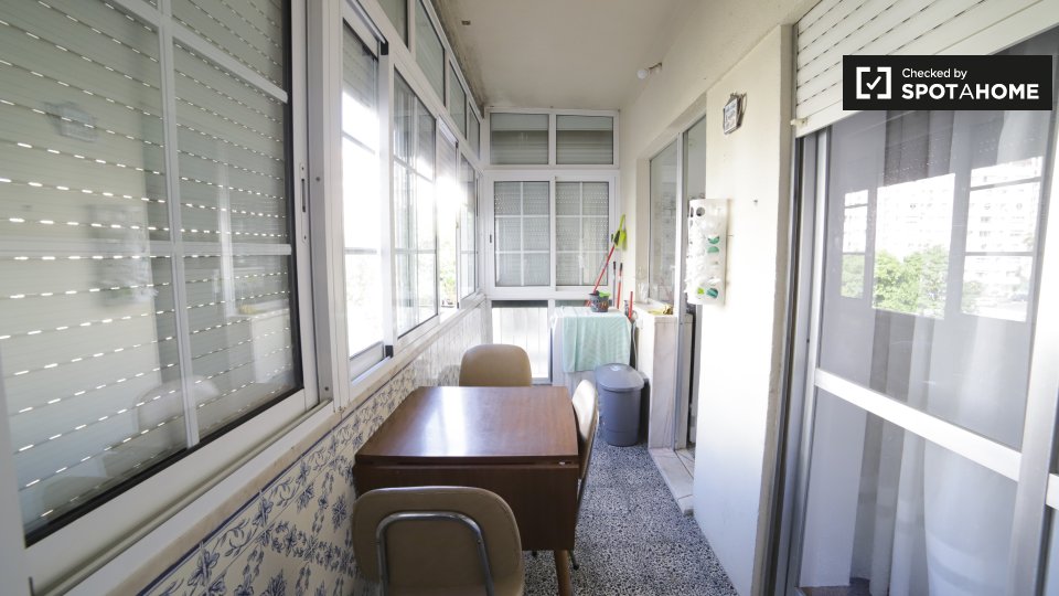 Double room Lisbon, 3 beds, 150m² — photo 8