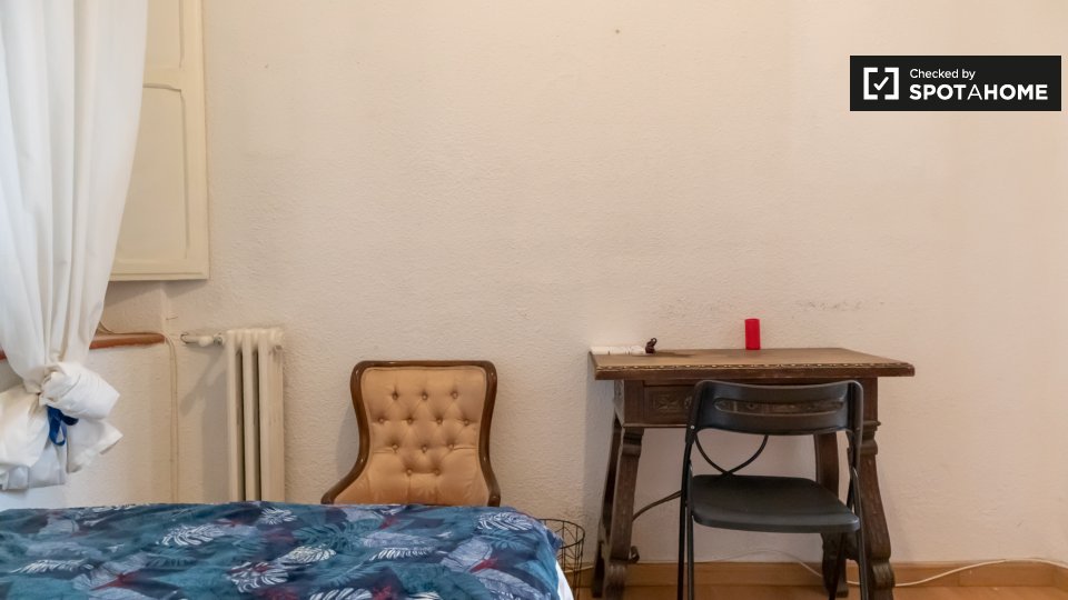 Double room Madrid, 4 beds, 100m² — photo 5
