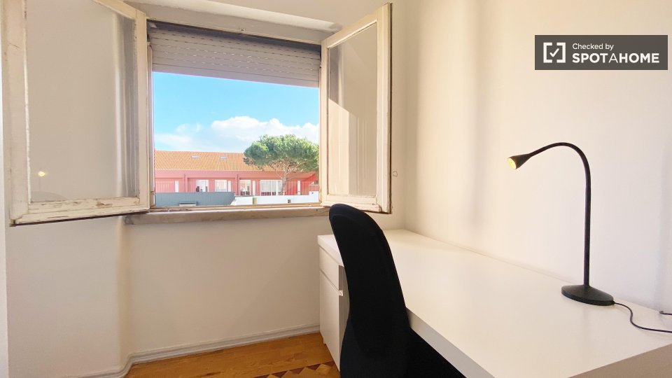 Double room Lisbon, 3 beds, 70m² — photo 4