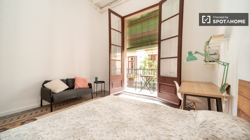 Double room Barcelona, 14 beds, 400m² — photo 37
