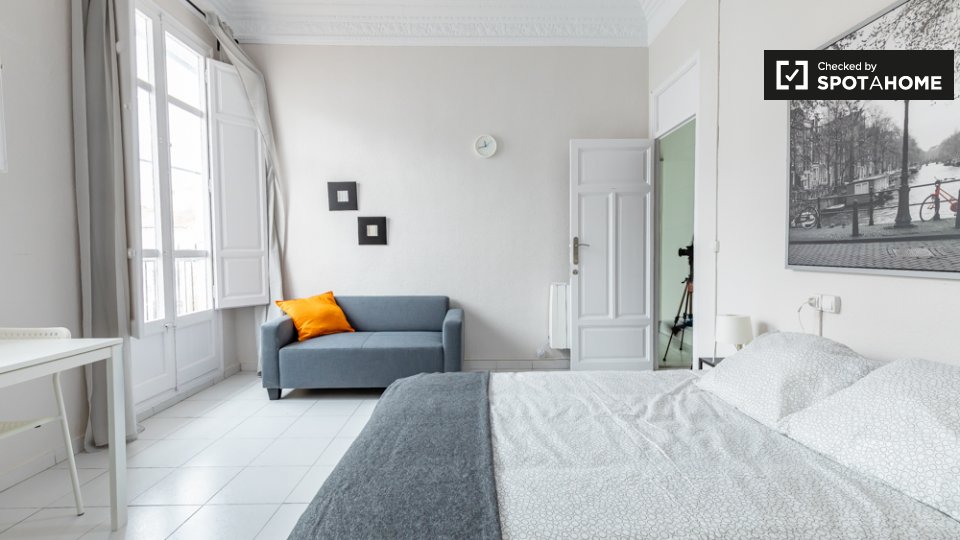 Double room Valencia, 6 beds, 95m² — photo 3
