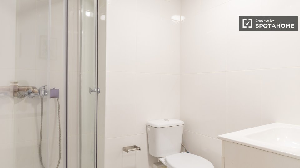 Double room Madrid, 4 beds — photo 68