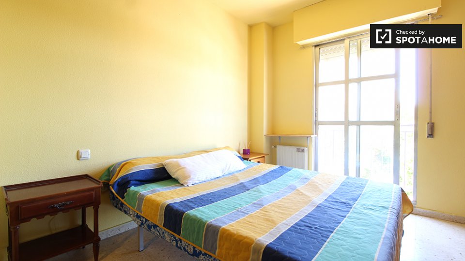 Double room Madrid, 5 beds, 80m² — photo 2