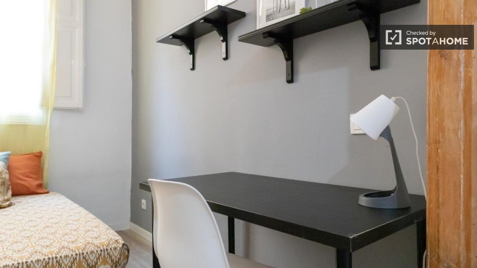 Double room Madrid, 5 beds, 100m² — photo 56