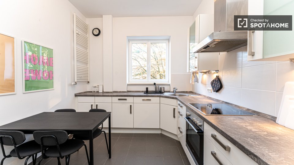 Double room Berlin, 3 beds, 58m² — photo 13