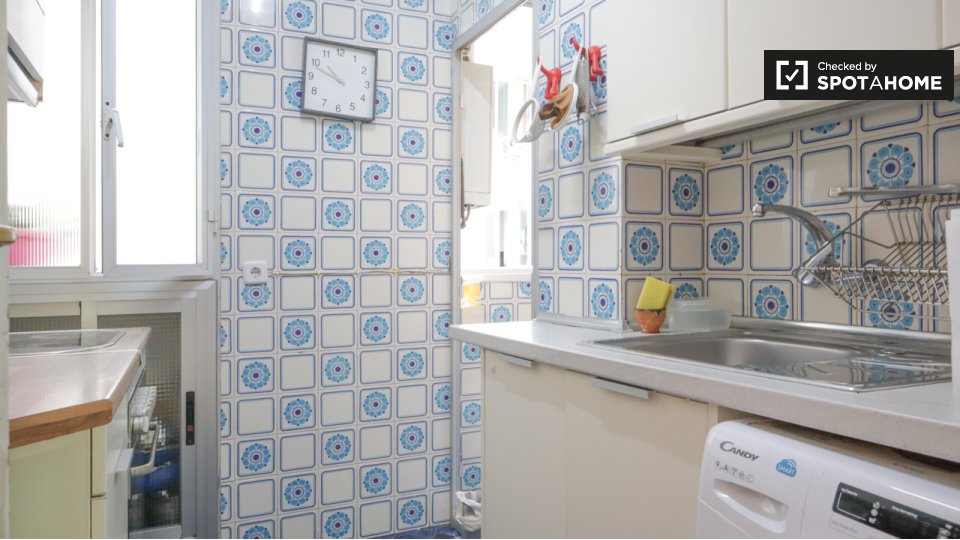 Double room Madrid, 3 beds, 60m² — photo 13
