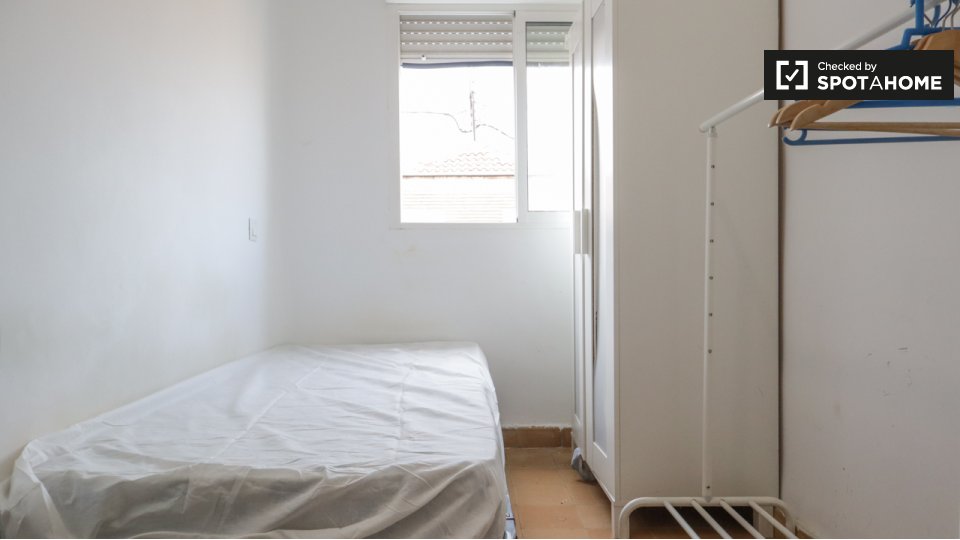 Double room Madrid, 3 beds, 70m² — photo 1